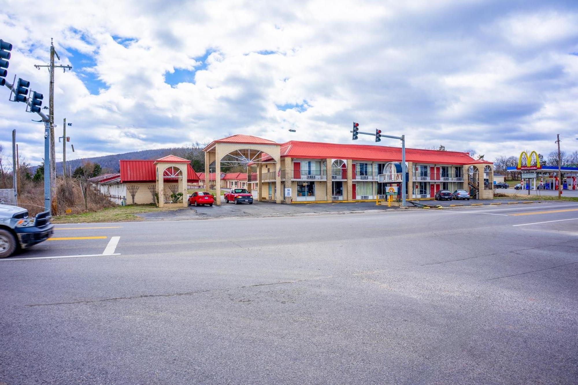 Ozark Junction Mountain View By Oyo Exterior foto